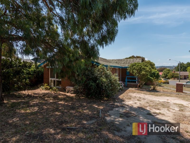 2 Chalcot Drive, Endeavour Hills VIC 3802