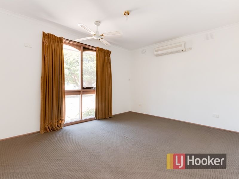 2 Chalcot Drive, Endeavour Hills VIC 3802