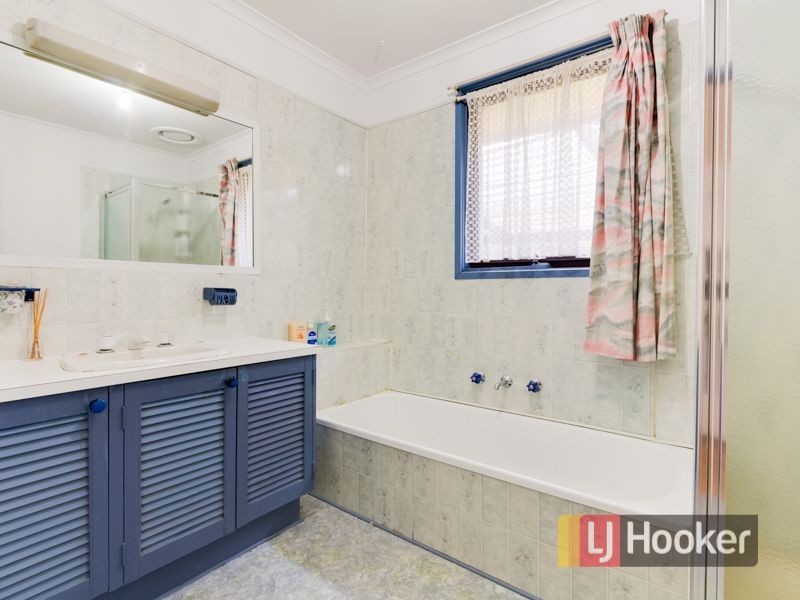 2 Chalcot Drive, Endeavour Hills VIC 3802