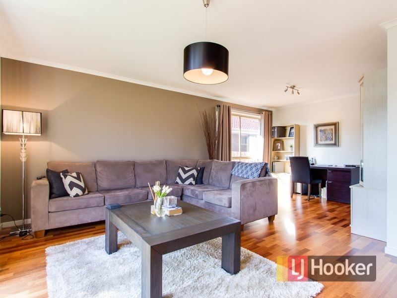 332 James Cook Drive, Endeavour Hills VIC 3802