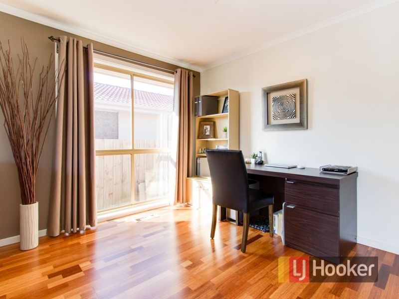 332 James Cook Drive, Endeavour Hills VIC 3802