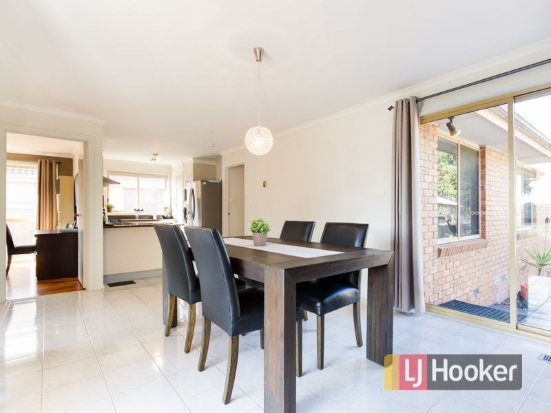 332 James Cook Drive, Endeavour Hills VIC 3802