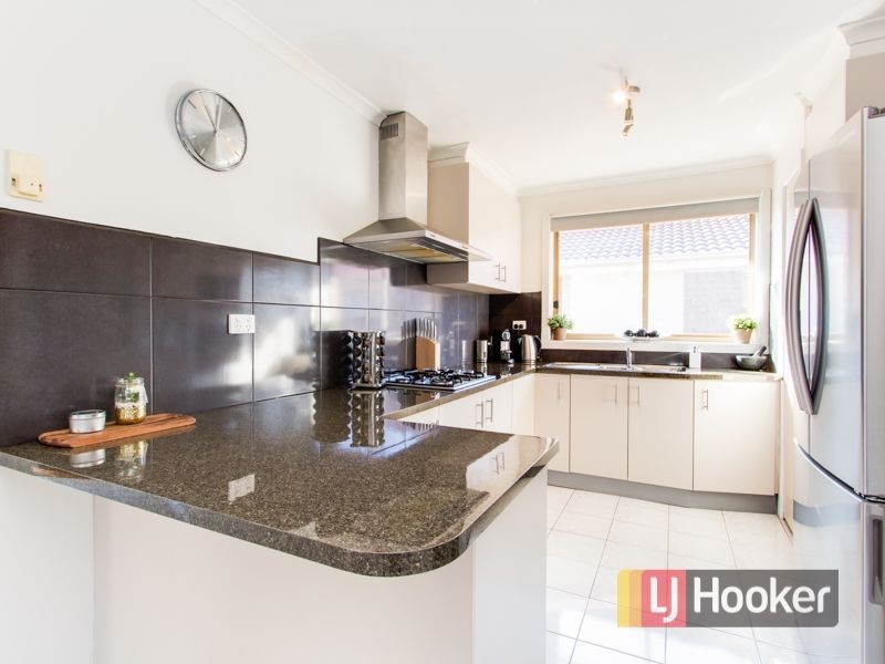 332 James Cook Drive, Endeavour Hills VIC 3802