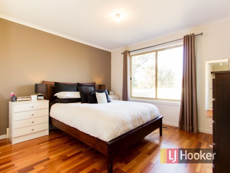 332 James Cook Drive, Endeavour Hills VIC 3802