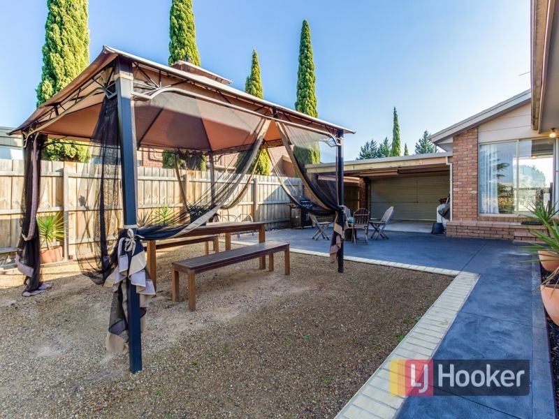 332 James Cook Drive, Endeavour Hills VIC 3802