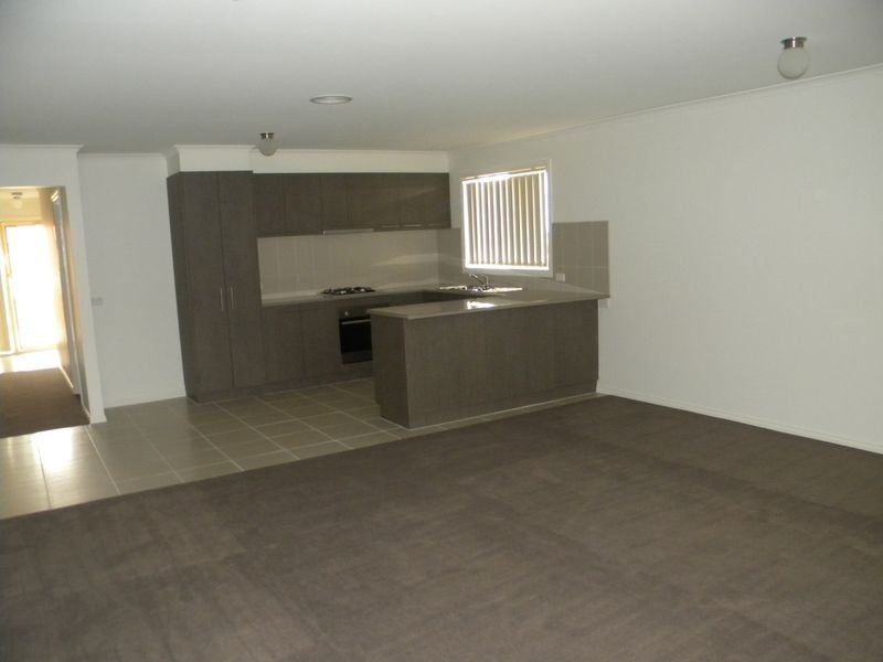 1/40 Army Road, Pakenham VIC 3810