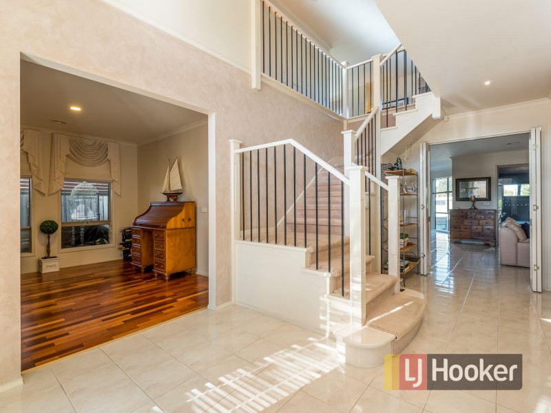 17 Renee Avenue, Endeavour Hills VIC 3802