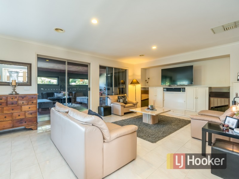 17 Renee Avenue, Endeavour Hills VIC 3802