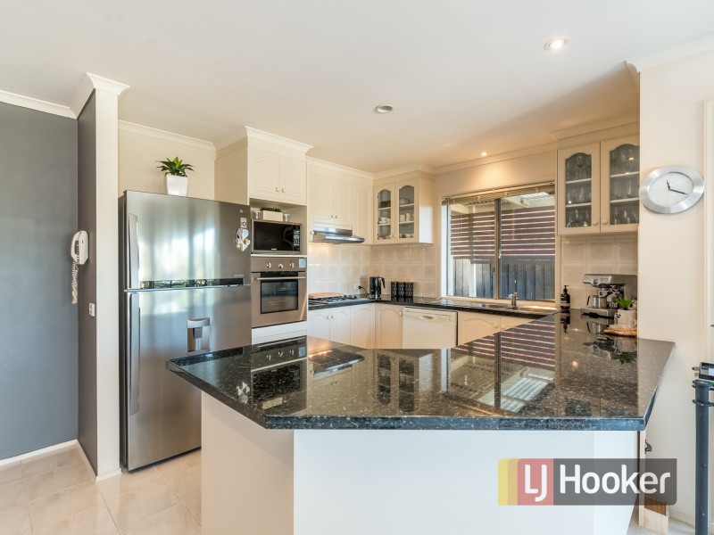 17 Renee Avenue, Endeavour Hills VIC 3802