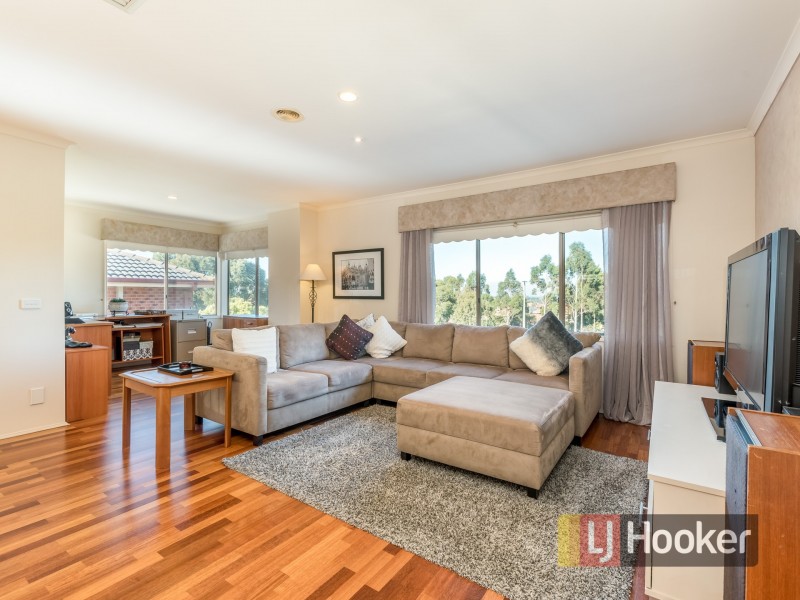 17 Renee Avenue, Endeavour Hills VIC 3802