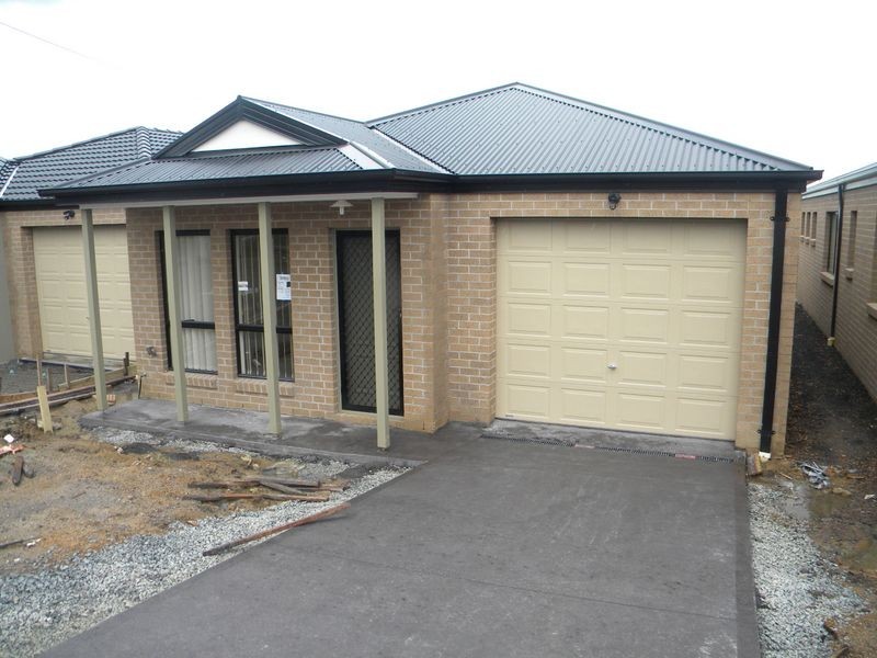 3/103 Army Road, Pakenham VIC 3810