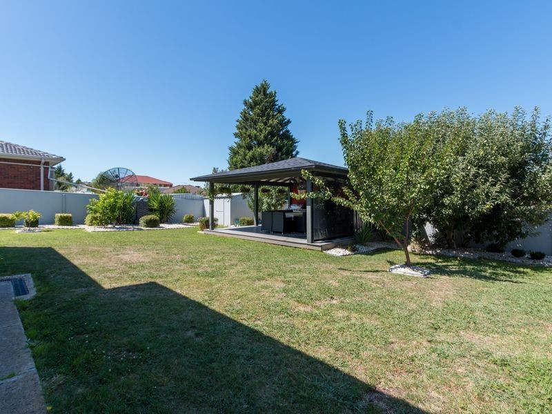 21 Edward Freeth Drive, Endeavour Hills VIC 3802