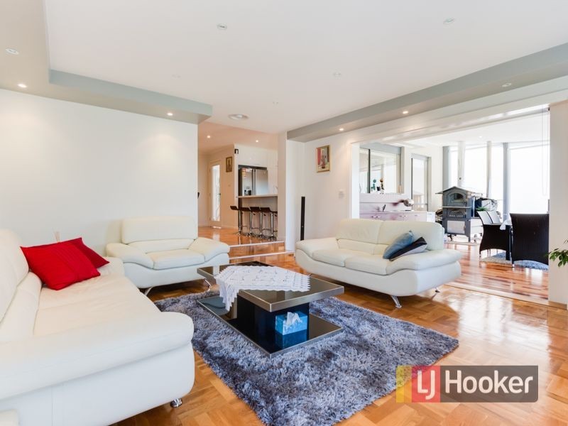 21 Edward Freeth Drive, Endeavour Hills VIC 3802