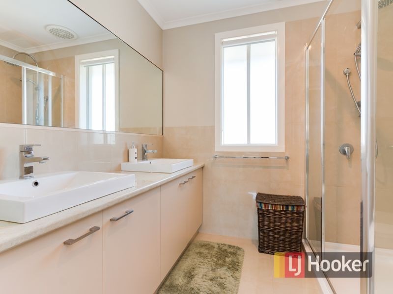 21 Edward Freeth Drive, Endeavour Hills VIC 3802