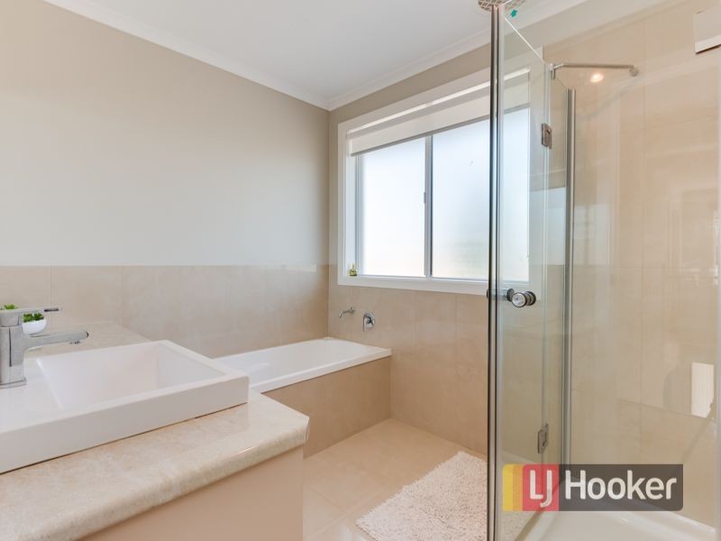 21 Edward Freeth Drive, Endeavour Hills VIC 3802