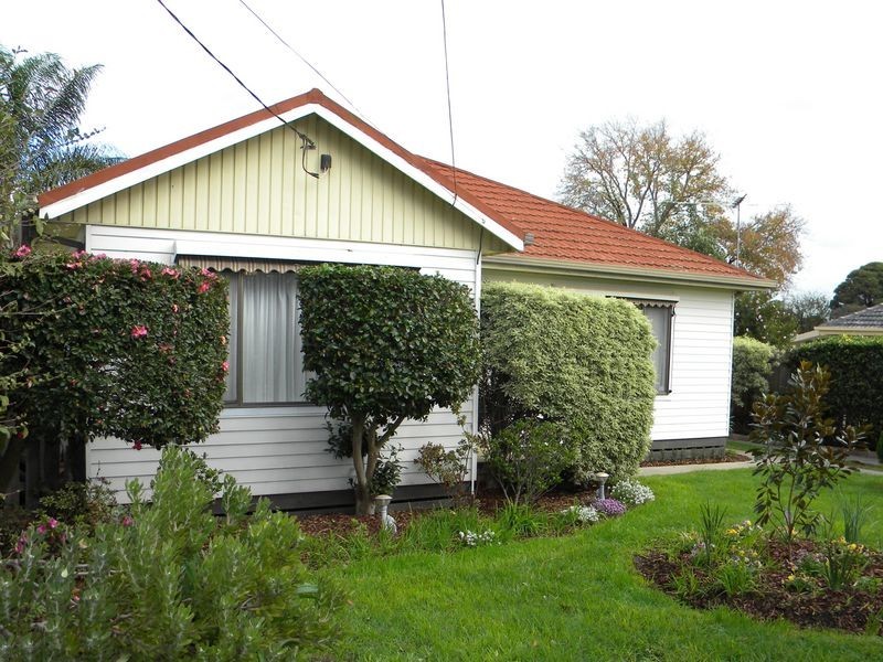 8 Marcella Avenue, Dandenong North VIC 3175