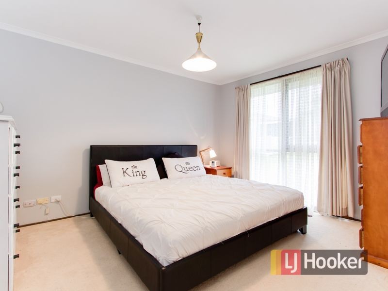 37 Skye Crescent, Endeavour Hills VIC 3802