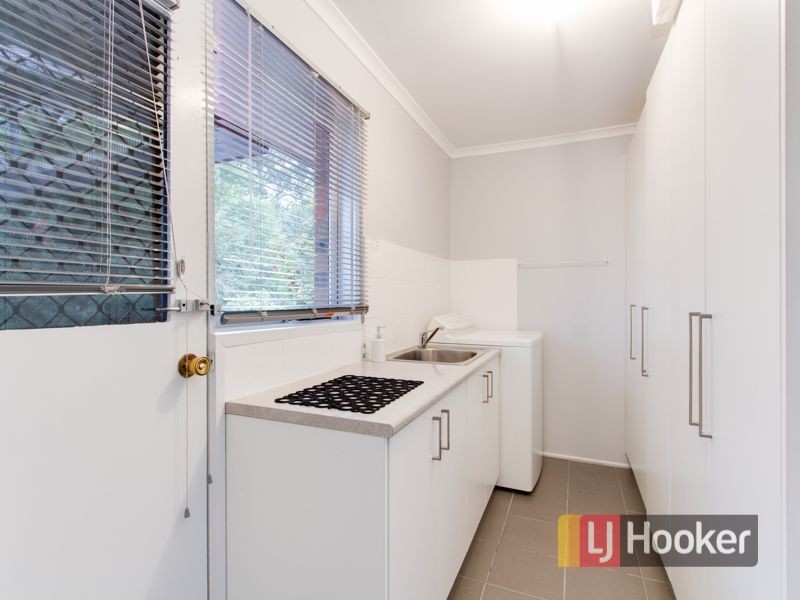 37 Skye Crescent, Endeavour Hills VIC 3802