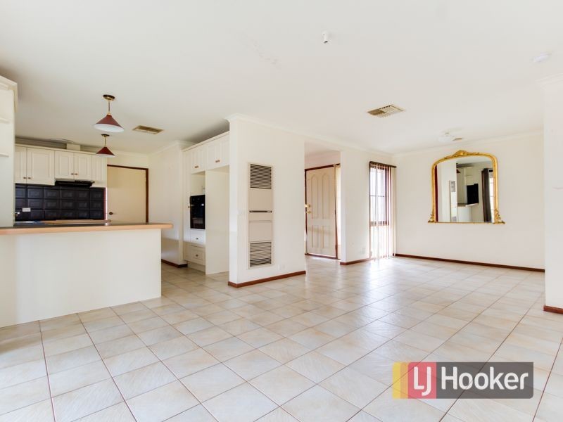 51 Kennington Park Drive, Endeavour Hills VIC 3802