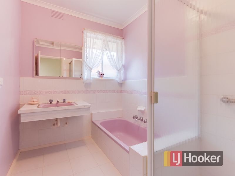 18 Waratah Drive, Dandenong North VIC 3175