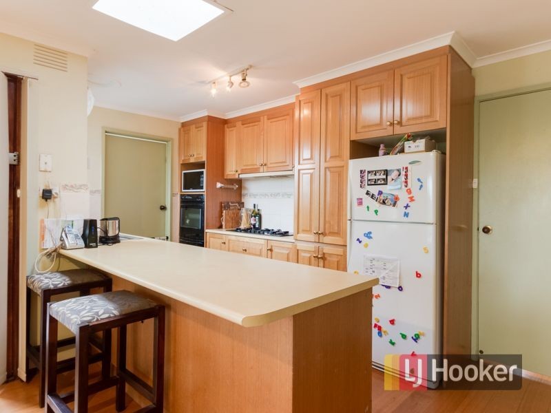 49 Daniel Solander Drive, Endeavour Hills VIC 3802