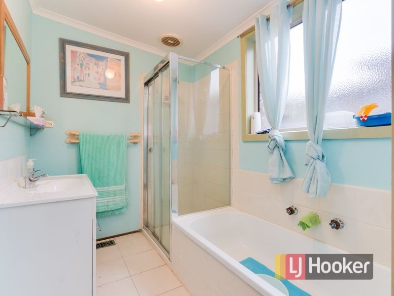49 Daniel Solander Drive, Endeavour Hills VIC 3802