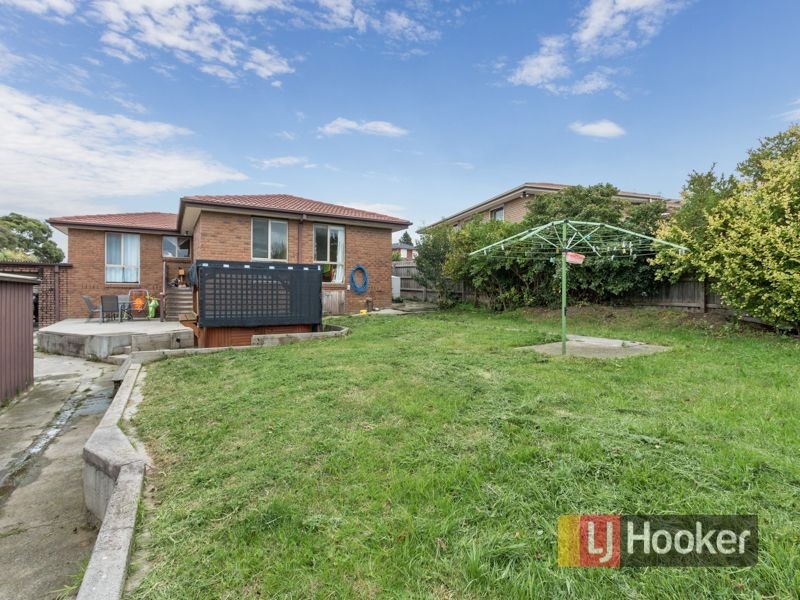 49 Daniel Solander Drive, Endeavour Hills VIC 3802