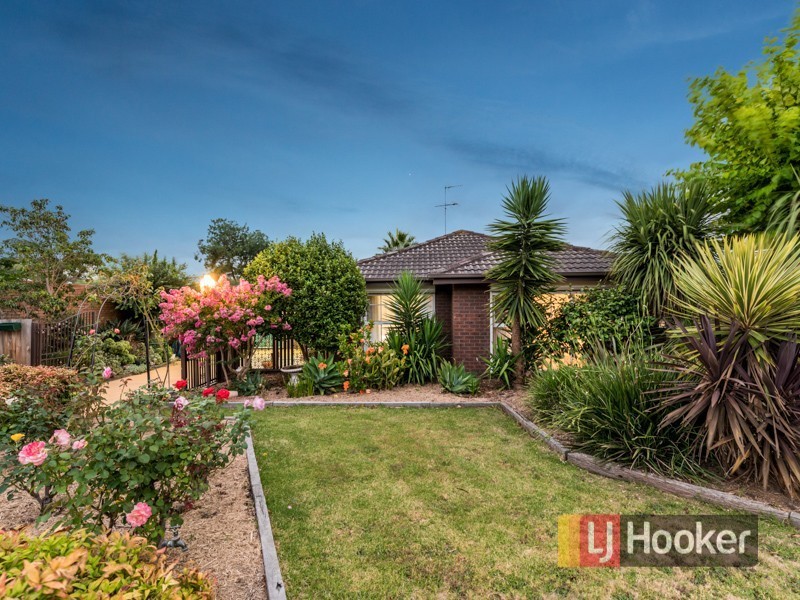 35 Isaac Smith Crescent, Endeavour Hills VIC 3802