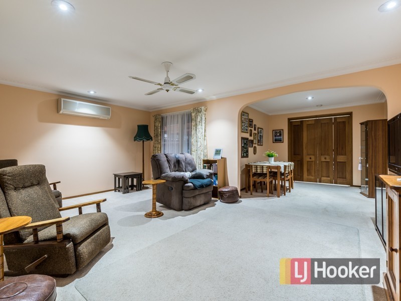 35 Isaac Smith Crescent, Endeavour Hills VIC 3802