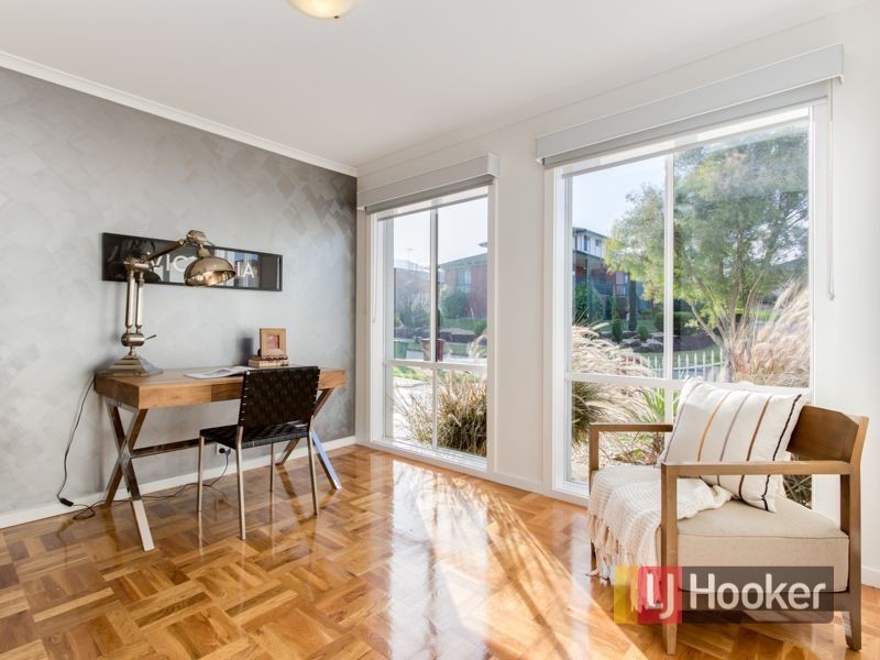 21 Edward Freeth Drive, Endeavour Hills VIC 3802