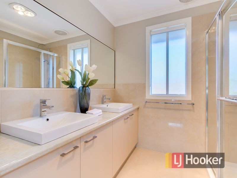 21 Edward Freeth Drive, Endeavour Hills VIC 3802