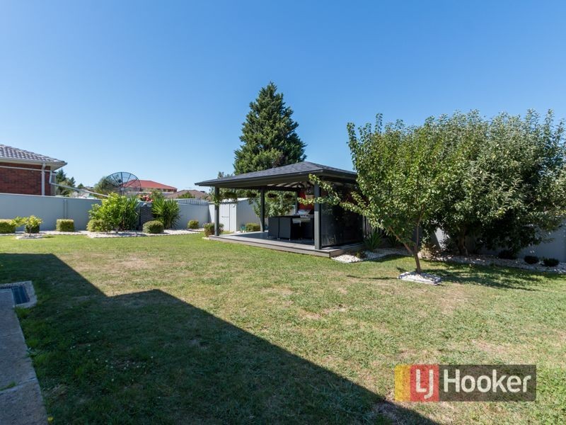21 Edward Freeth Drive, Endeavour Hills VIC 3802