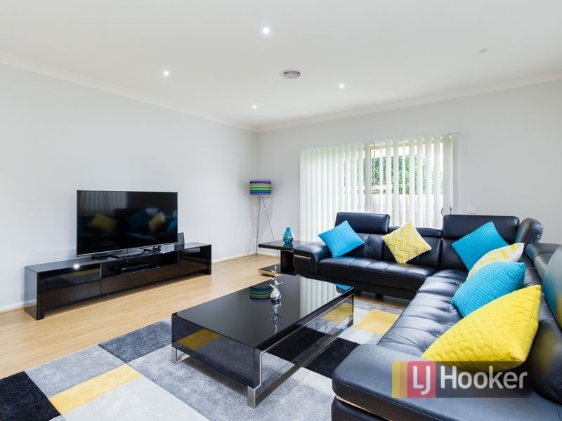 2/2 Cercis Court, Doveton VIC 3177