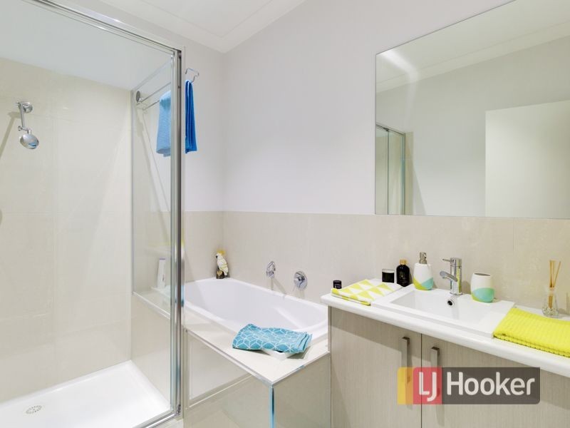 2/2 Cercis Court, Doveton VIC 3177