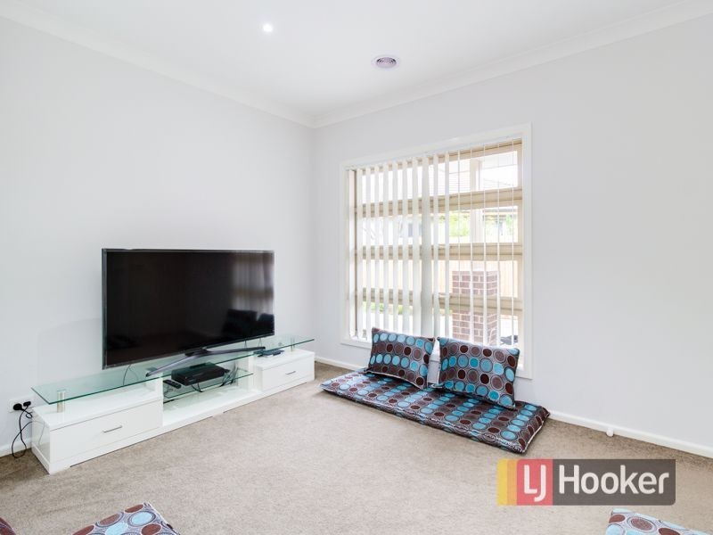 2/2 Cercis Court, Doveton VIC 3177