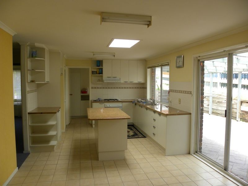 28 Inverness Street, Endeavour Hills VIC 3802