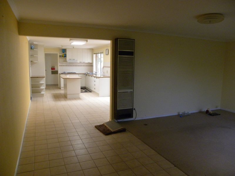 28 Inverness Street, Endeavour Hills VIC 3802