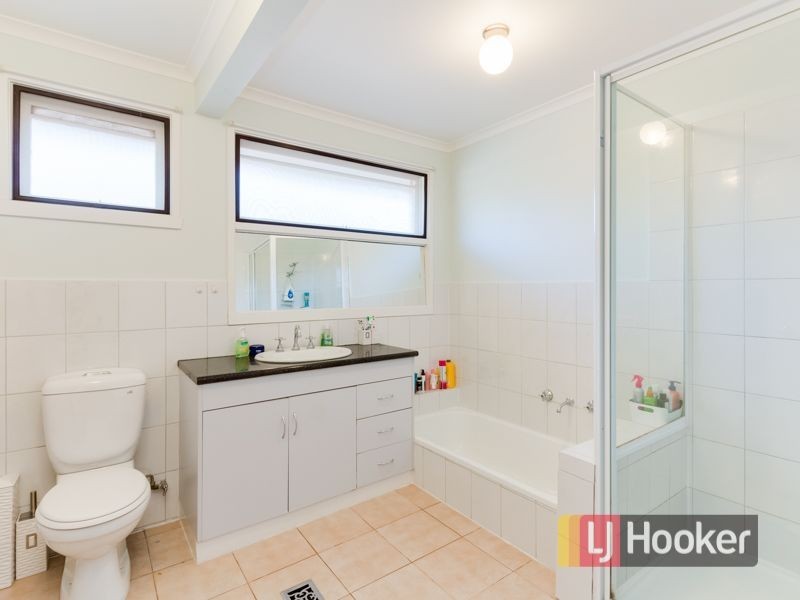 27 William Perry Close, Endeavour Hills VIC 3802