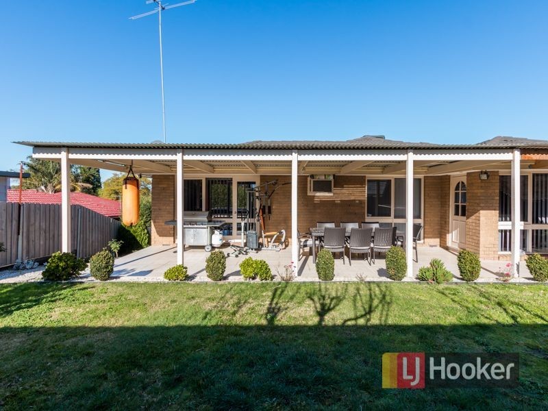 27 William Perry Close, Endeavour Hills VIC 3802