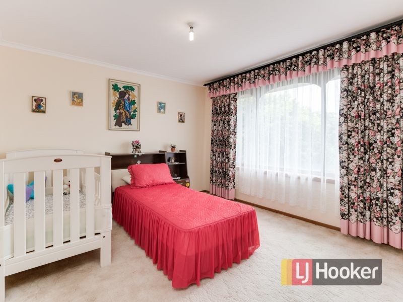 308 James Cook Drive, Endeavour Hills VIC 3802