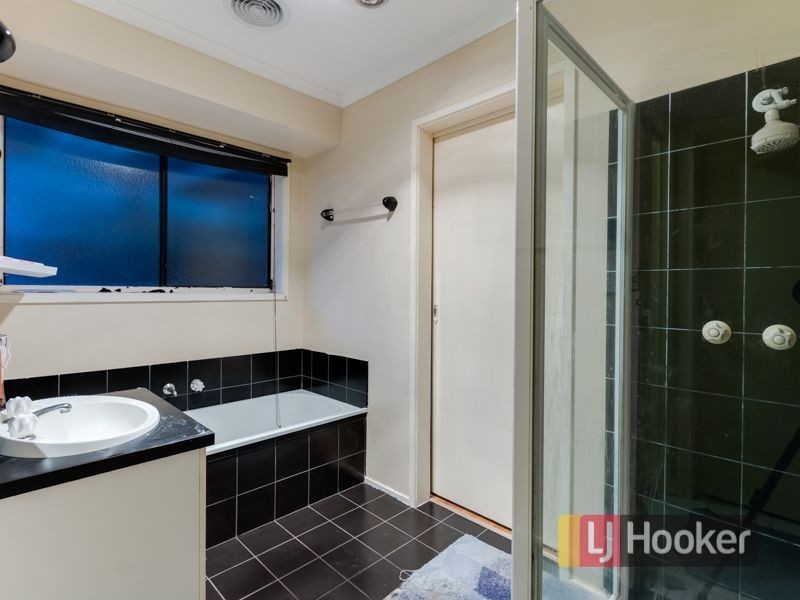 18 Temby Close, Endeavour Hills VIC 3802