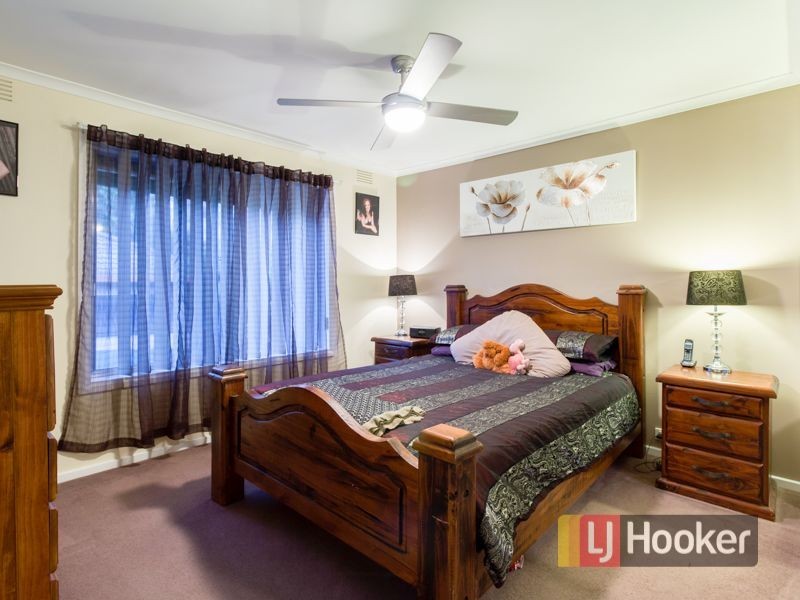 164 James Cook Drive, Endeavour Hills VIC 3802