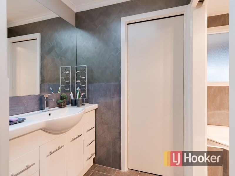 4 Kingfisher Drive, Doveton VIC 3177