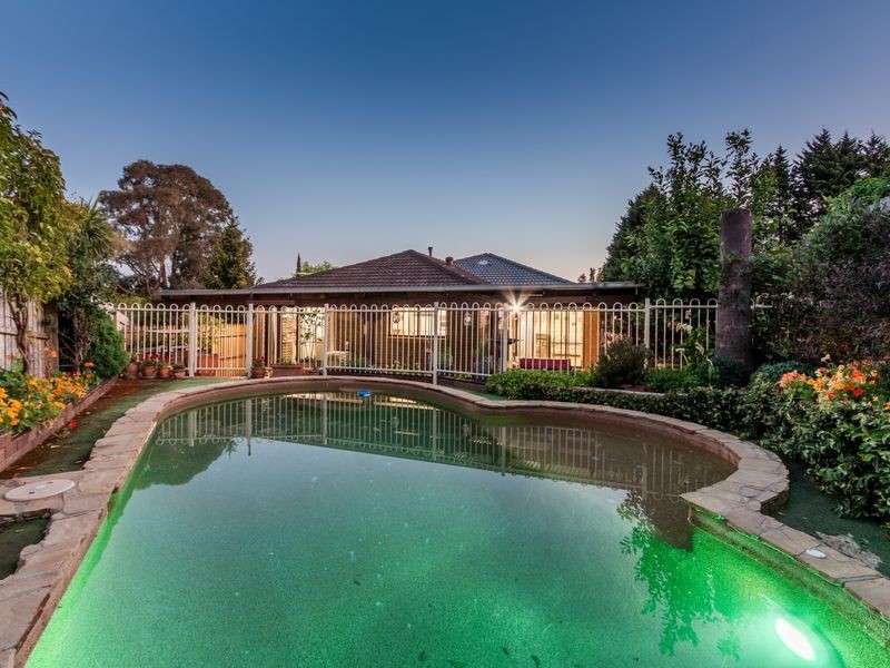 4 Barker Court, Endeavour Hills VIC 3802