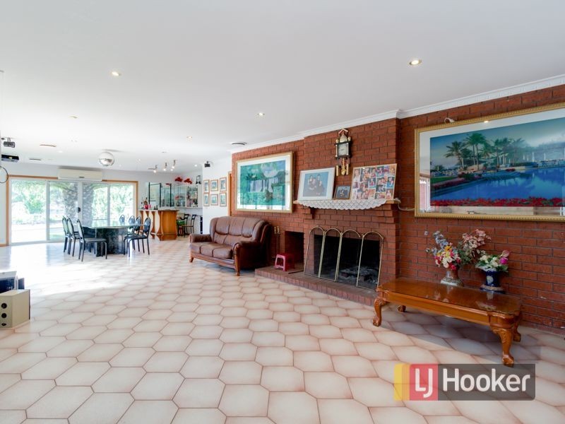 110-112 Kennington Park Drive, Endeavour Hills VIC 3802