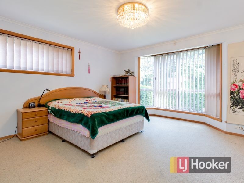 110-112 Kennington Park Drive, Endeavour Hills VIC 3802