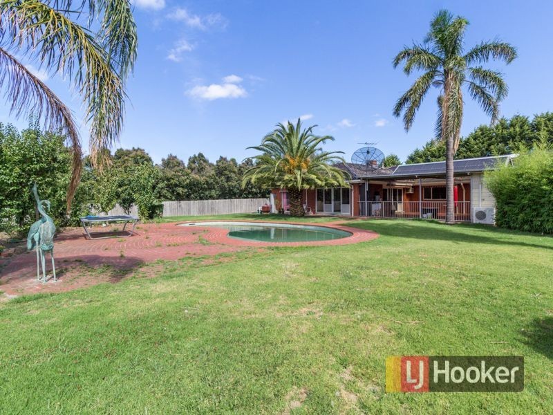 110-112 Kennington Park Drive, Endeavour Hills VIC 3802