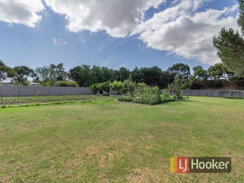 110-112 Kennington Park Drive, Endeavour Hills VIC 3802