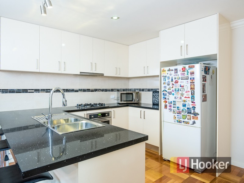 102 Chalcot Drive, Endeavour Hills VIC 3802