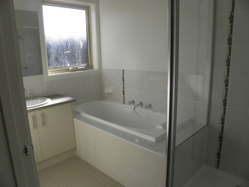 76 Sabel Drive, Cranbourne North VIC 3977